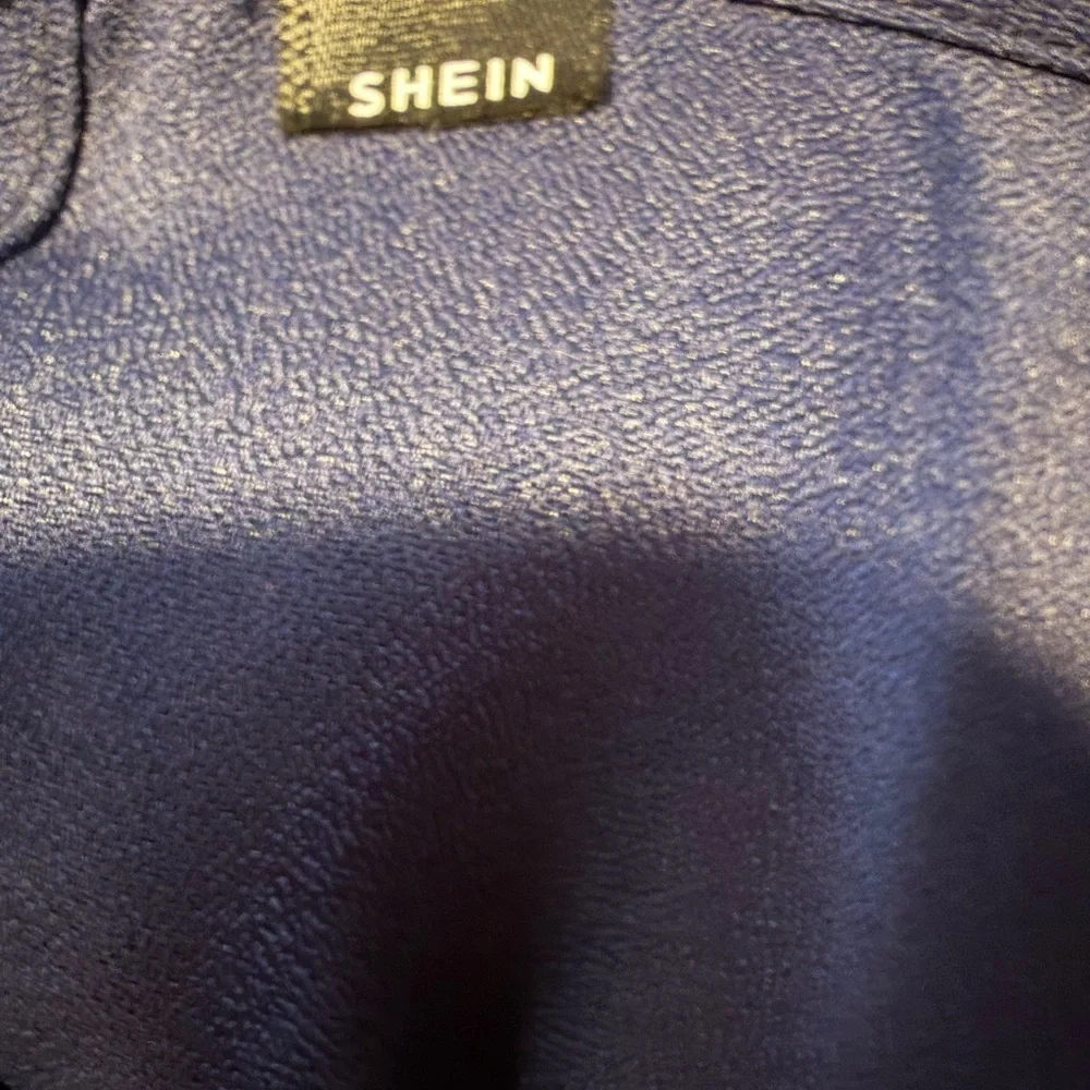 SHEIN Navy Short-Sleeve Blouse with Laser Cut Puff Sleeves - Picture 4 of 5